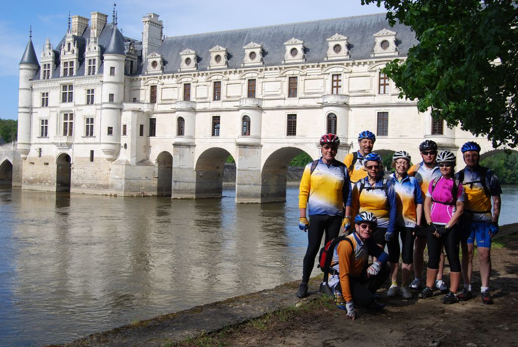 2- 14-05-12 Chenonceaux les cyclistes.JPG